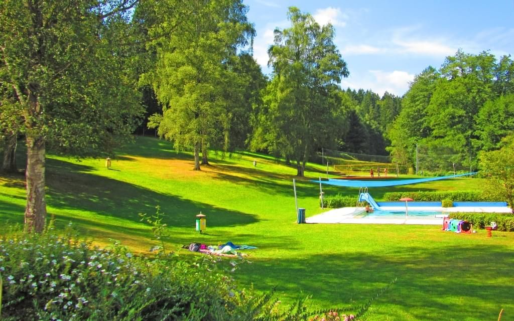 Liegeflächen im Waldfreibad