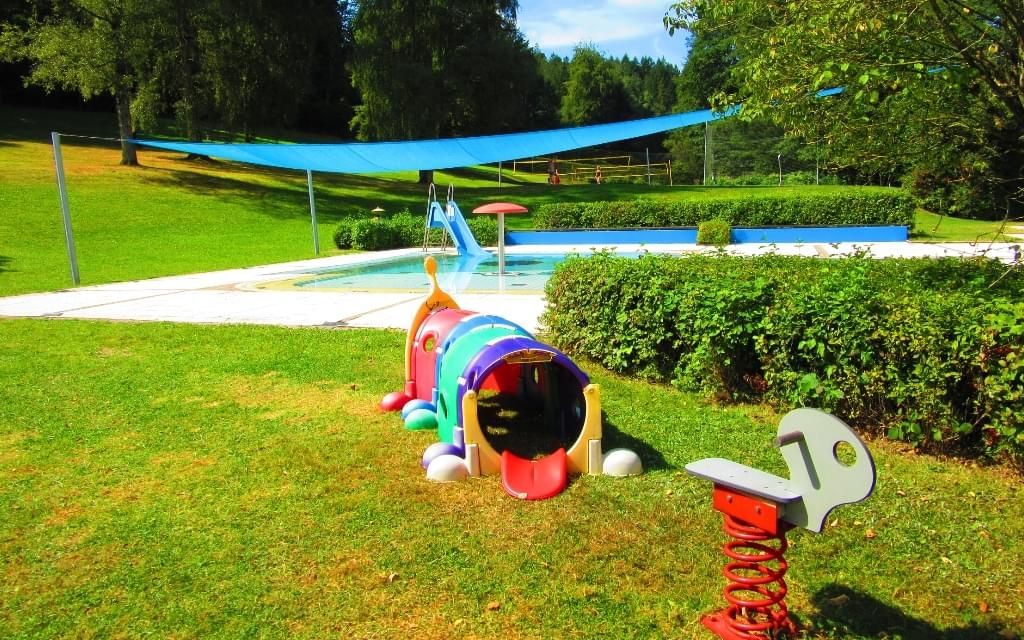 Spielplatz im Waldfreibad